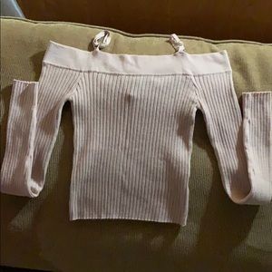 I selling a crop top shirt